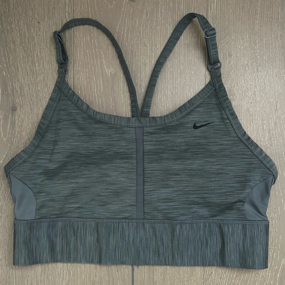 Nike Light Support V-Neck Sports Bra